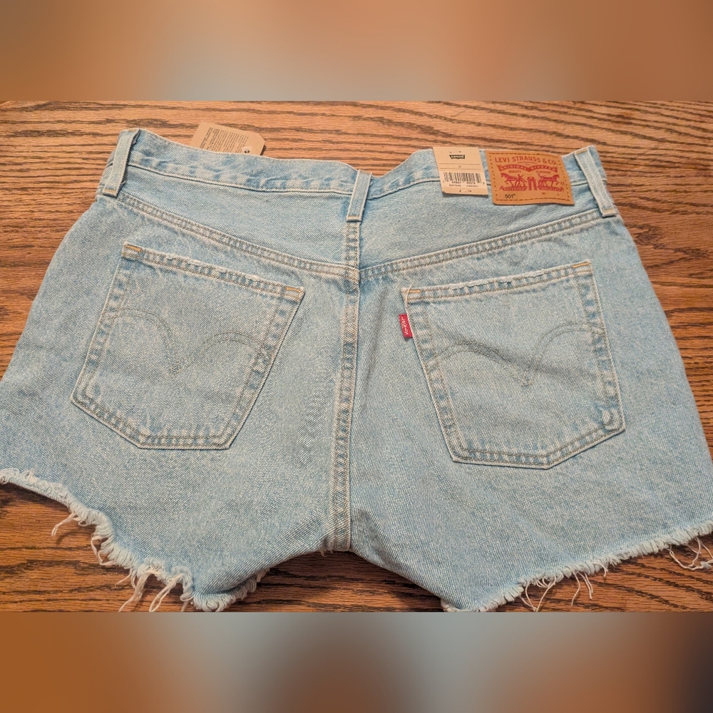 NWT Levi's Women's Light Blue 501 Denim Shorts - Picture 5 of 7